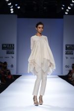 Model walks the ramp for Samant Chuhan Show at Wills Lifestyle India Fashion Week 2013 Day 2 in Mumbai on 14th March 2013 (84).JPG